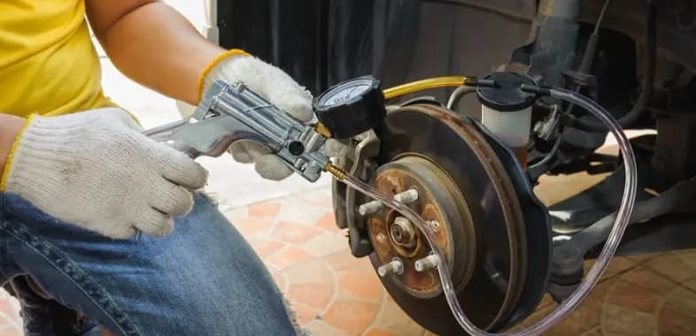 Purge du liquide de frein